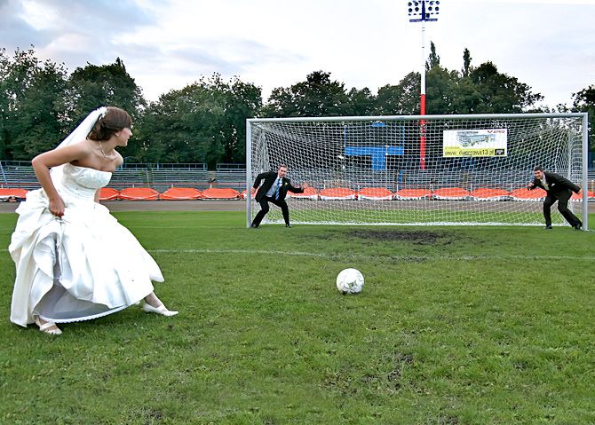 Sesja ślubna na stadionie w Bydgoszczy