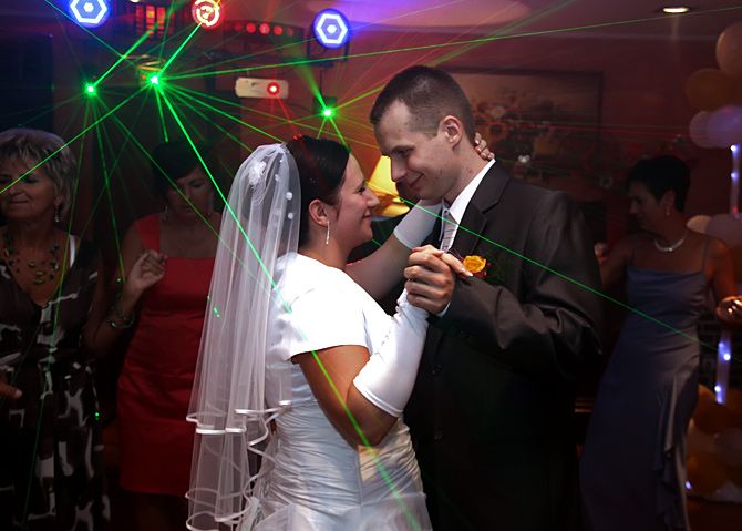 Taniec młodej pary podczas wesela w Toruniu
